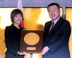 Takahashi receives People's Honor Award